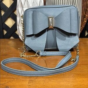 Elegant Blue Crossbody Bag with Chain Strap
